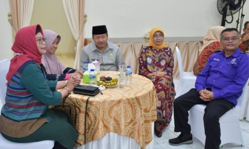 28 Bupati Agam, Dr H Andri Warman undang jajaran Universitas Negeri Jakarta (UNJ) makan malam bersama di Mess Pemkab Agam Belakang Balok, Jum’at (16/6).